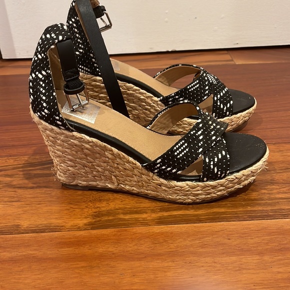 Black, white and straw ankle strap wedges - Picture 5 of 7